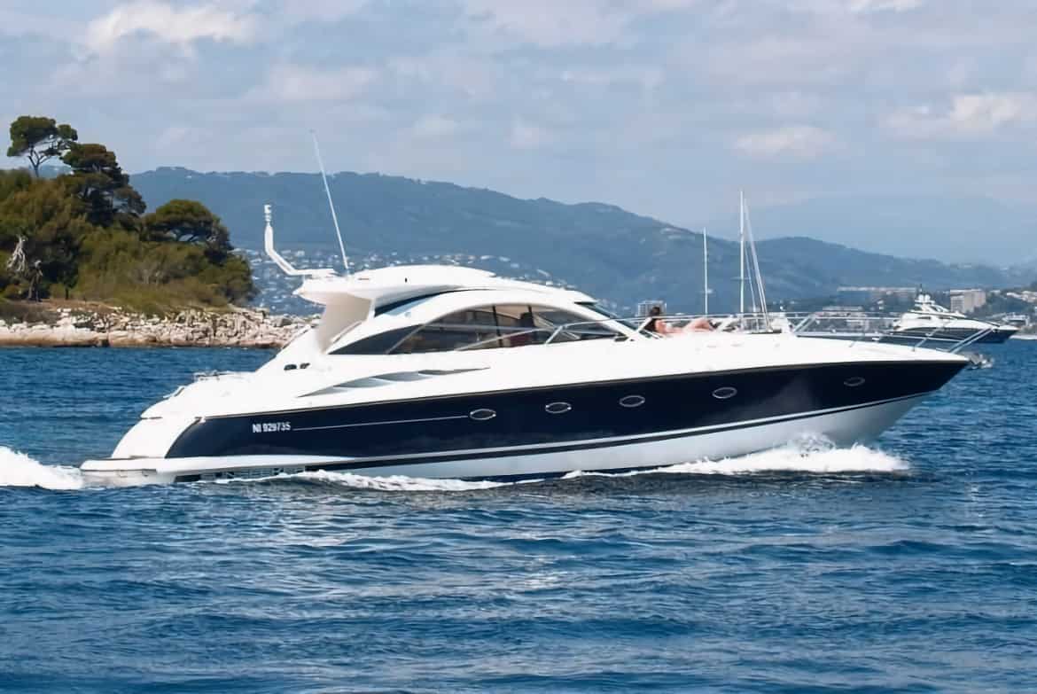 Аренда моторной яхты Sunseeker 50 в Крыму